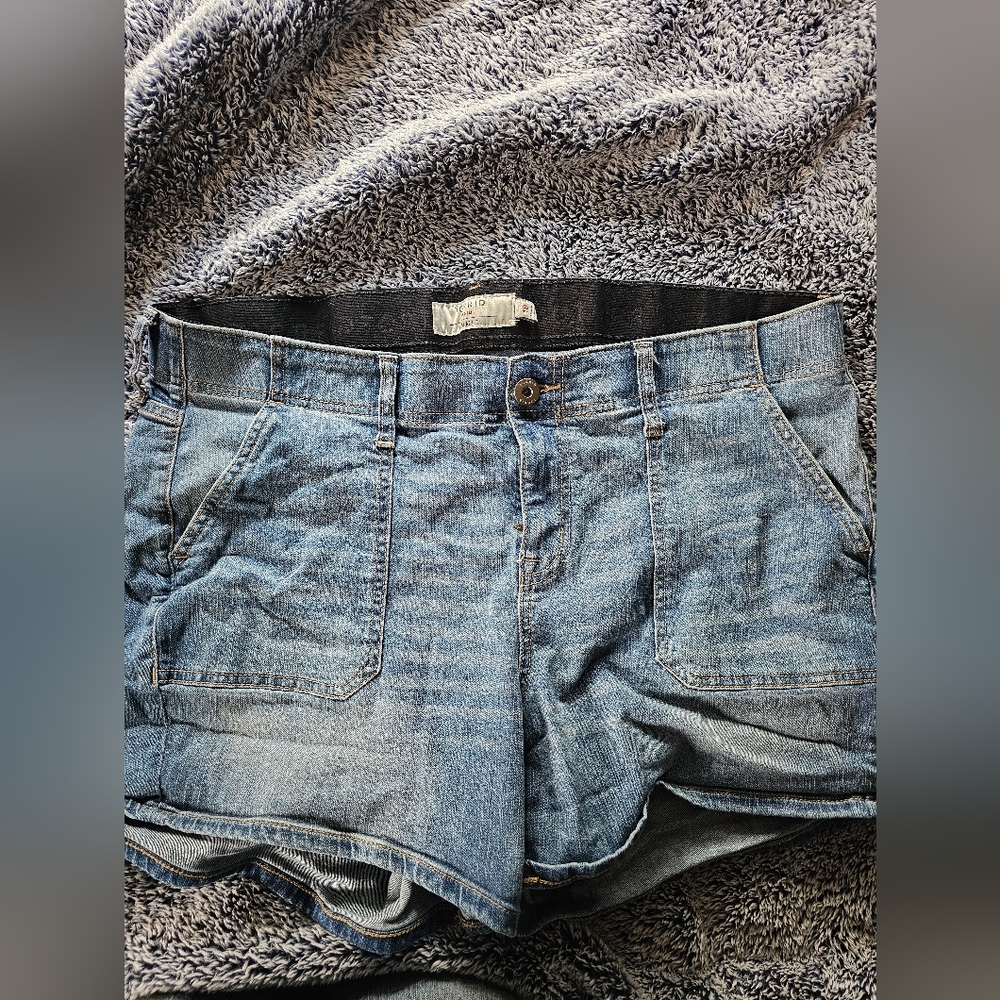 Torrid jean shorts sz 18